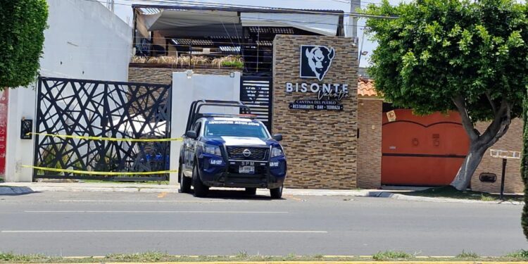 Investigan presunto incendio provocado en restaurante bar de San Juan del Río