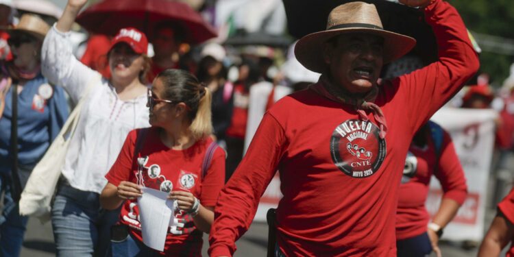 Primero de Mayo, la antesala de miles de maestros de la CNTE que protestarán en el Mundial