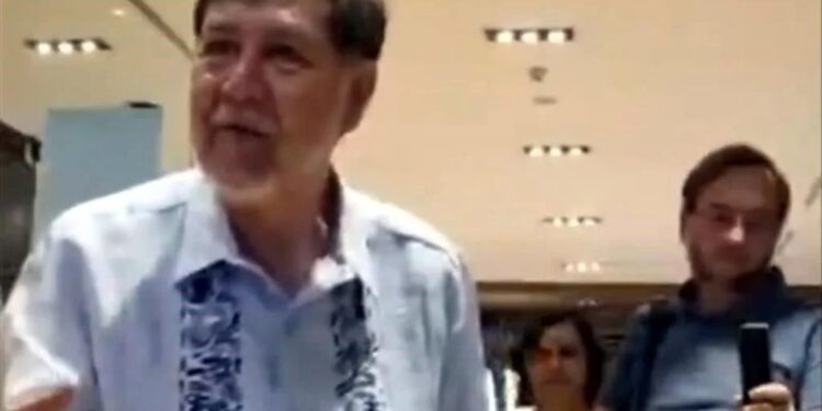 Increpan a Noroña; le gritan ‘narco’ en restaurante