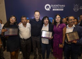 Galardonan a colaboradores en el Día del Trabajo