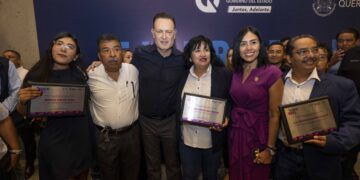 Galardonan a colaboradores en el Día del Trabajo