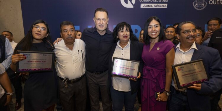 Galardonan a colaboradores en el Día del Trabajo