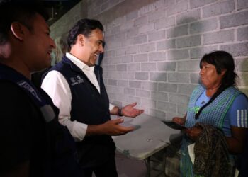 Supervisa Luis Nava obra de rehabilitación en cancha de futbol 5 en Huimilpan