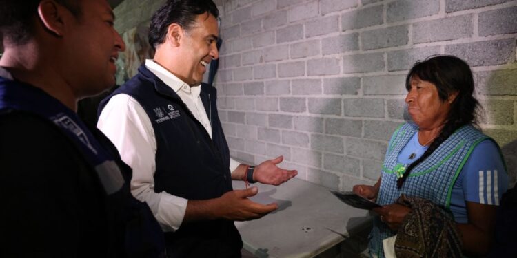 Supervisa Luis Nava obra de rehabilitación en cancha de futbol 5 en Huimilpan