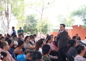 Festeja Nava a mamás de Santa Rosa Jáuregui