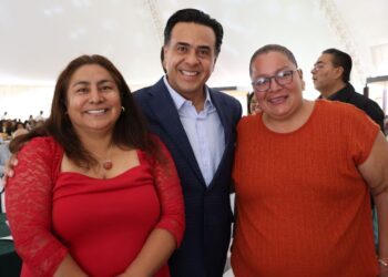 Reconoce Luis Nava labor de madres trabajadoras y personal de enfermería de SESEQ
