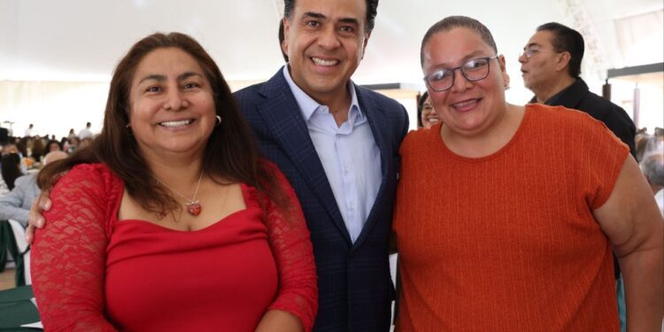 Reconoce Luis Nava labor de madres trabajadoras y personal de enfermería de SESEQ