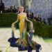 La Met Gala arranca con actuación musical, alfombra blanca y desfile de celebridades