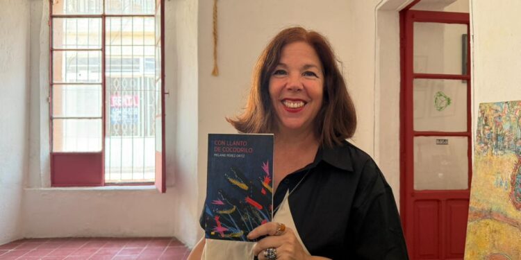 Cocodrilos, narcoestado y lo femenino: el debut de Melanie Pérez Ortíz en Querétaro