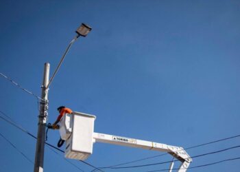 Invierte capital 80 millones de pesos en luminarias