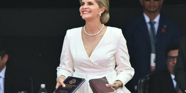 Jura Laura Fernández como Presidenta de Costa Rica