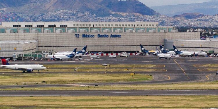 Falsa alarma por amenaza de bomba en el AICM