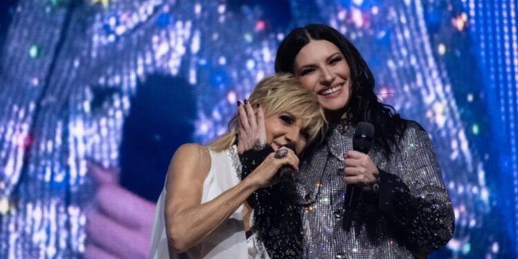 Laura Pausini cumple en México su sueño de cantar junto a Ana Torroja