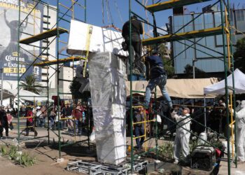 Instalan antimonumento en memoria de periodistas asesinados en México
