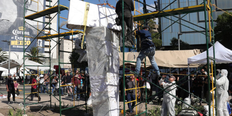 Instalan antimonumento en memoria de periodistas asesinados en México