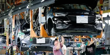 Quiere Trump 50% de contenido estadounidense en autos