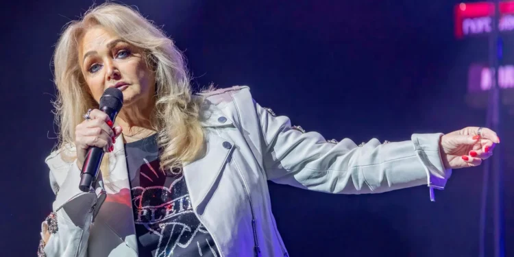 Bonnie Tyler fue reanimada tras sufrir paro cardíaco