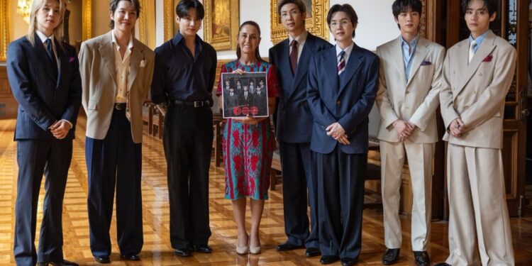 Claudia Sheinbaum recibe en México a la agrupación surcoreana de K-pop BTS