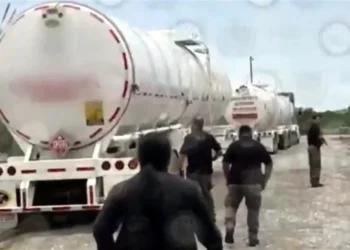Aseguran un millón de litros de huachicol en Cadereyta, NL