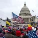 Exigen asaltantes del Capitolio dinero del fondo de Trump