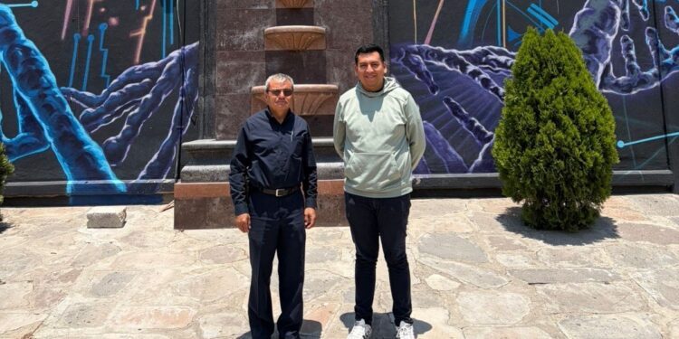 Reconocen a docente del CECyTEQ con certificación internacional de excelencia en inglés