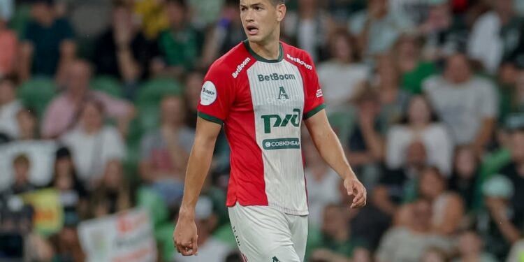 César Montes enciende las alarmas en el Tricolor: Sale lesionado en Rusia
