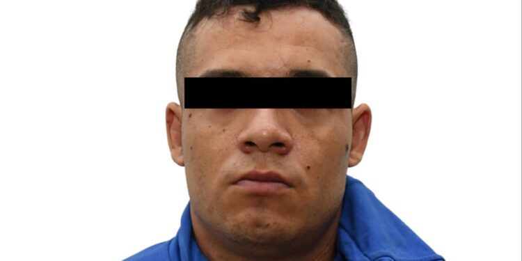 Detienen al ‘Deivid’, líder de La Chokiza, en el AICM
