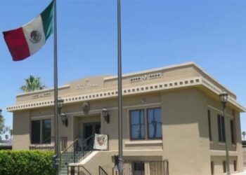 Ordena EU revisión de consulados mexicanos, revela CBS