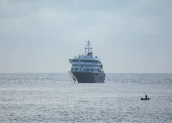 El crucero con hantavirus busca puerto y la OMS apunta a España