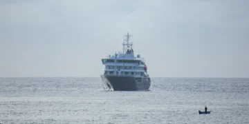 El crucero con hantavirus busca puerto y la OMS apunta a España