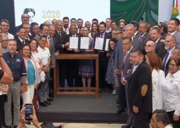 Firma CSP acuerdo con sindicatos por jornada de 40 horas