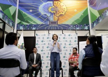 Inaugura López Birlain el mural Convergencia en la UTC
