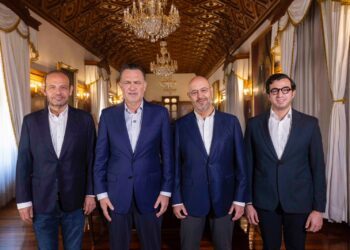 Kuri anuncia ajustes en su equipo de trabajo