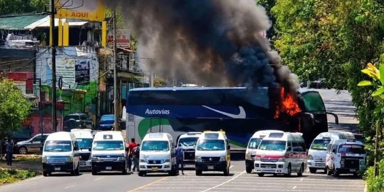 Desatan ‘narcobloqueos’ en Michoacán; caen 5 del CJNG