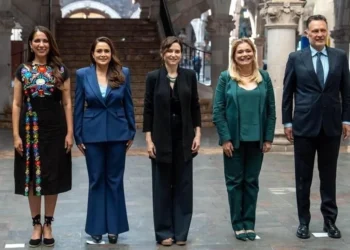 Cancela Díaz Ayuso gira en México; acusa boicot de Sheinbaum