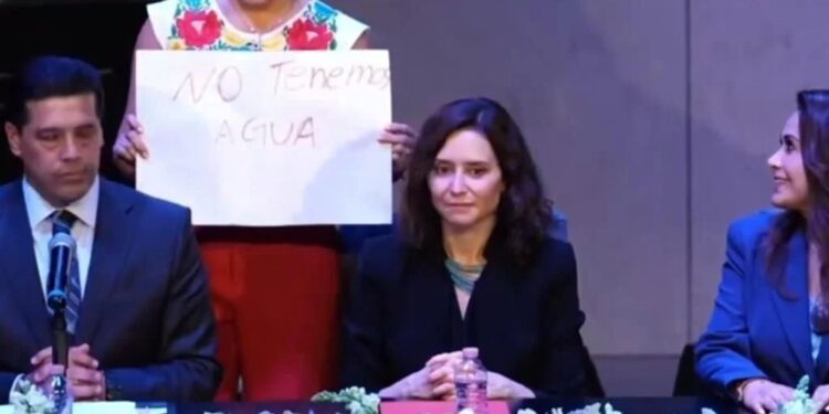 Interrumpen homenaje a Díaz Ayuso en Aguascalientes