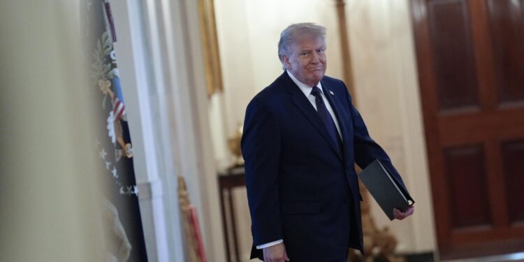 Trump: EE.UU. e Irán negocian últimos detalles de pacto para reabrir estrecho de Ormuz