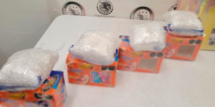 Aseguran dos kilos de metanfetamina ocultos en paquetes de dulces en Morelia, Michoacán