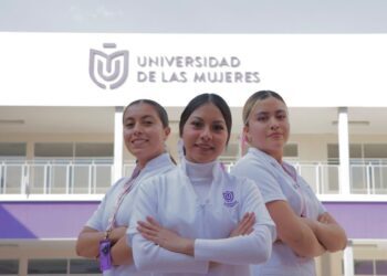 Enfermería, de las carreras más demandadas en la Universidad de las Mujeres