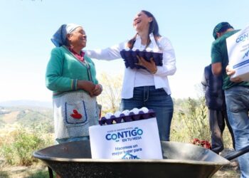 Encabeza Sonia Rocha entrega de apoyos alimentarios en San Joaquín