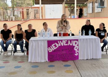 Entrega USEBEQ mobiliario escolar en seis escuelas de la zona metropolitana