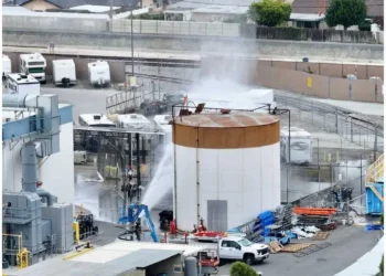 Temen explosión tóxica en planta química de California