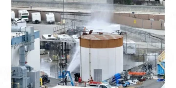 Temen explosión tóxica en planta química de California