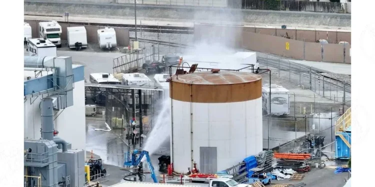 Temen explosión tóxica en planta química de California