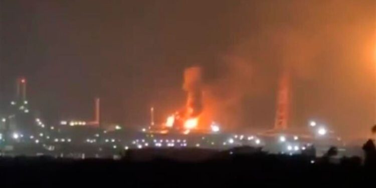 Reporta Pemex un fallecido por explosión en Salina Cruz
