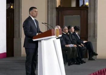 Ficha roja no implica detención de Rocha.- García Harfuch