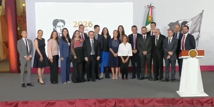 Anuncian inversión de 21 mmdp en sector farmacéutico