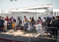 EE.UU. exigirá a migrantes temporales salir del país para solicitar la ‘green card’