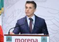 Ordenan dar de baja a Mayer en Morena; acusan daño a imagen