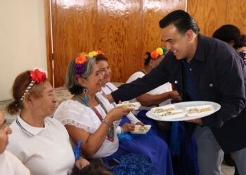 Luis Nava fortalece atención a adultos mayores de Huimilpan